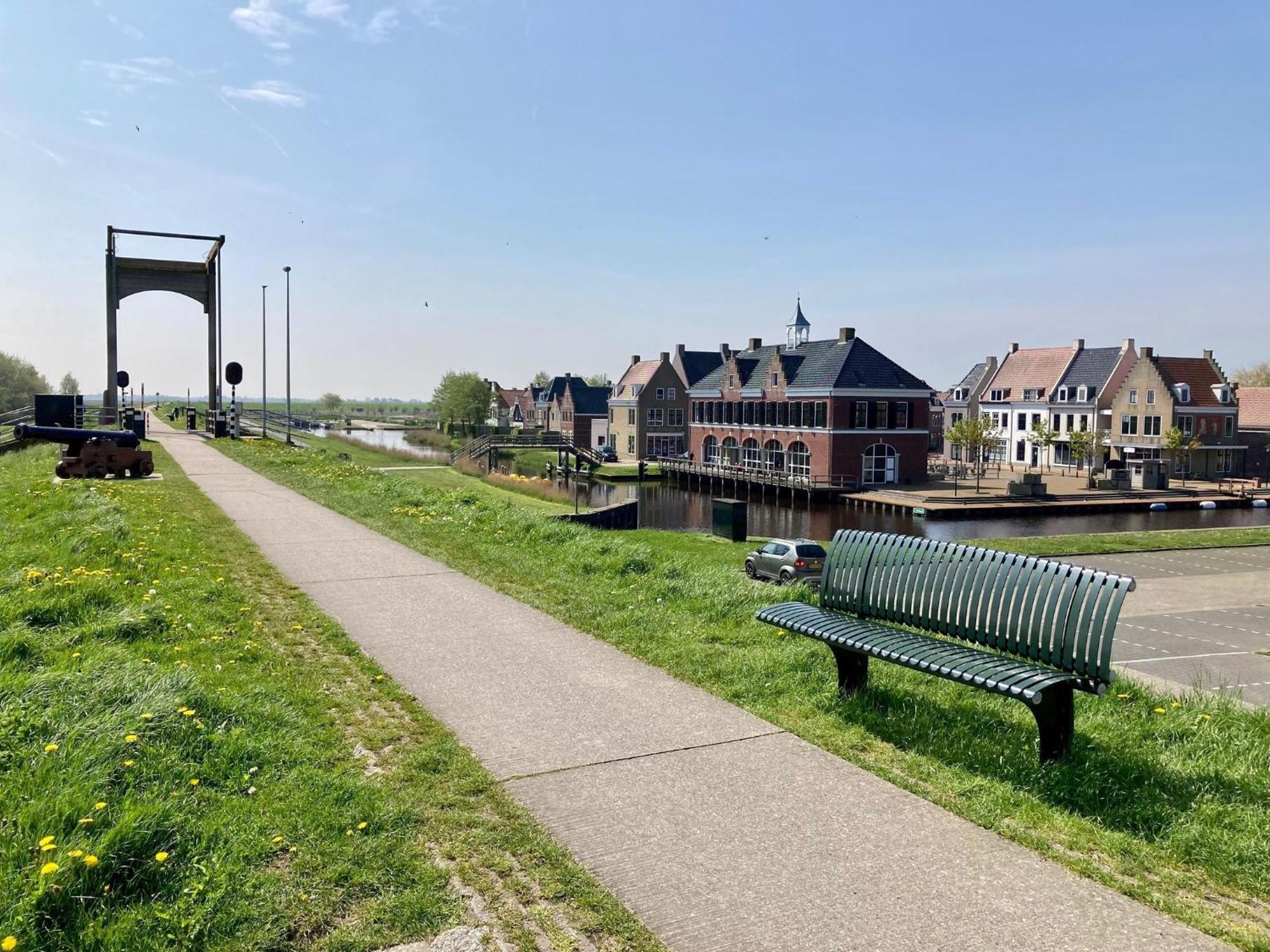 "Heleen" 6 Pers, Lauwersmeer Waterfront, Full Equipped And Modern Anjum Esterno foto